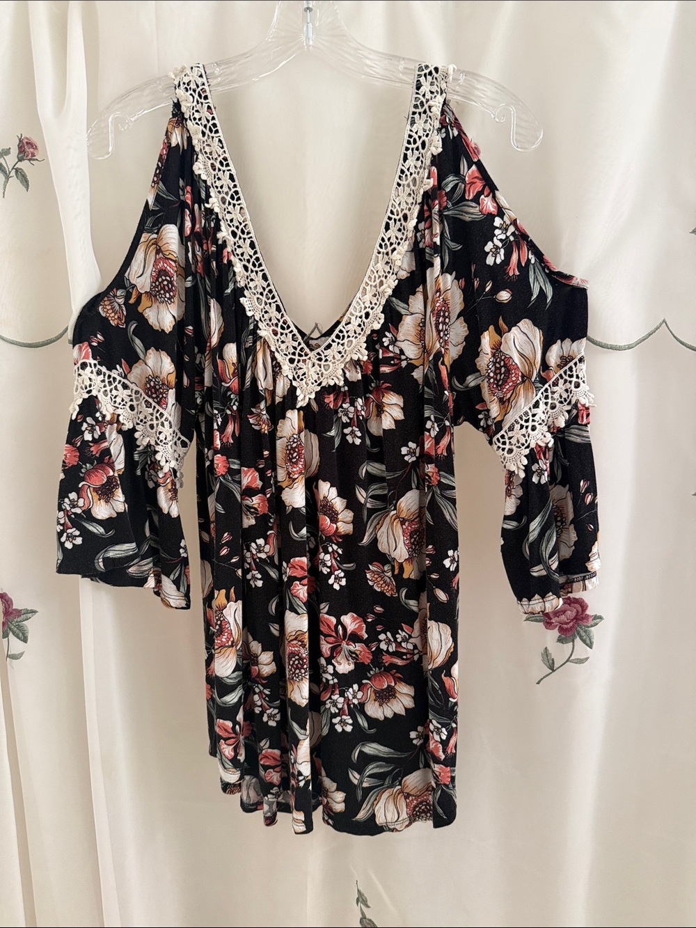 Women’s Black Floral Cold-Shoulder Top with Lace Trim